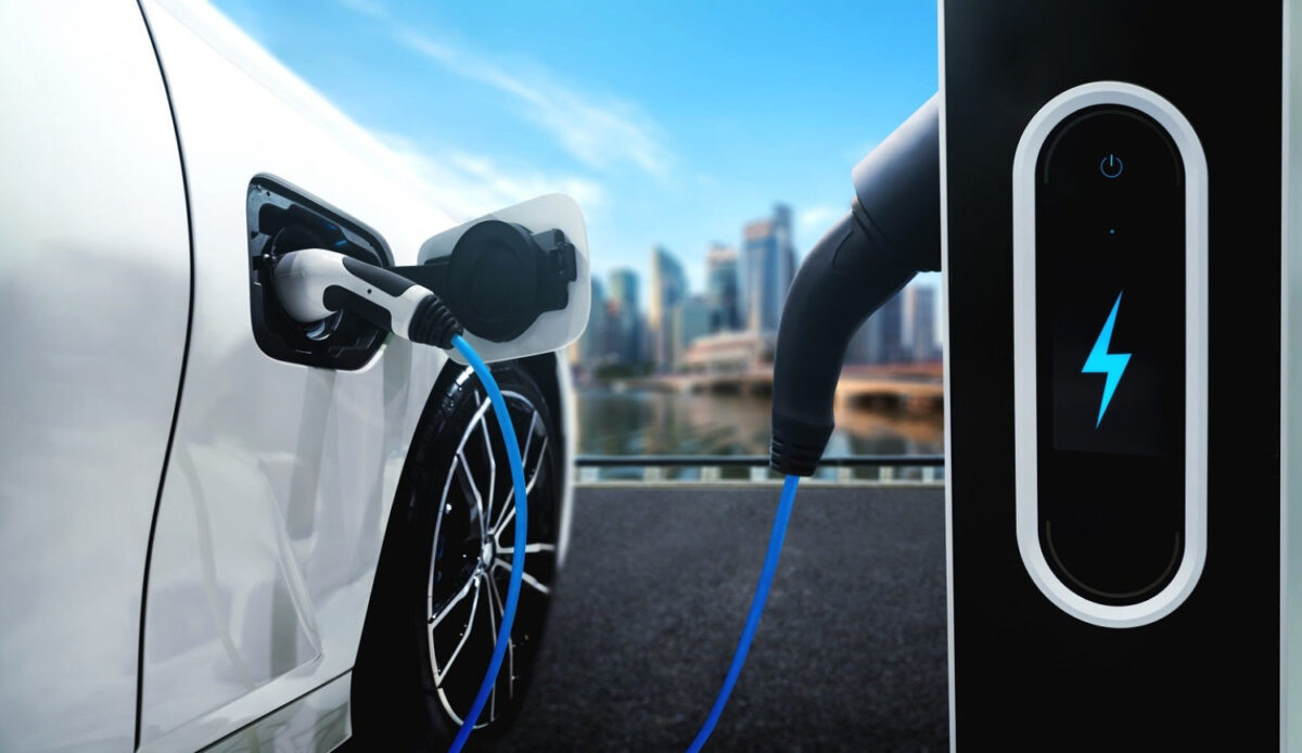 découvrez les raisons derrière le déclin des véhicules électriques, les enjeux du marché automobile et les perspectives d'avenir pour la mobilité durable.