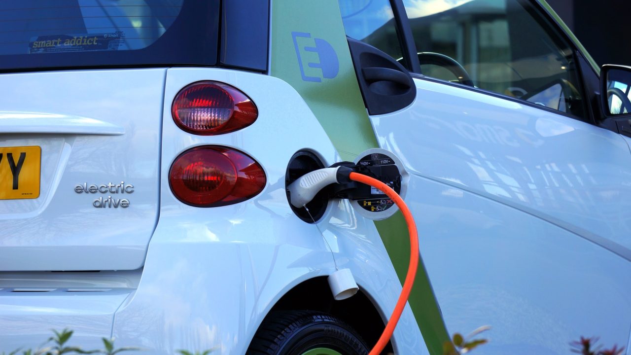 découvrez comment les voitures électriques influencent le montant de votre prime d'assurance auto. conseils, avantages et informations sur l'assurance des véhicules électriques en 2024.