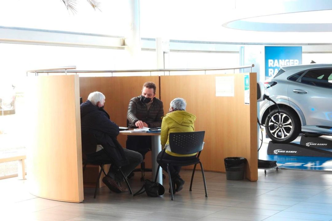 découvrez comment la possession d'une voiture peut devenir un véritable fardeau financier, entre coûts d'achat, d'entretien et d'assurance. analyse des dépenses cachées et conseils pour mieux gérer votre budget automobile.