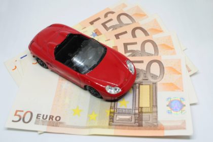 découvrez pourquoi les primes d'assurance auto augmentent pour tous et comment mieux gérer vos coûts auto. conseils et informations essentielles ici.