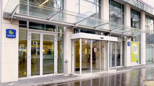 macif investit 50 millions d'euros dans cosmobilis et signe un partenariat innovant pour renforcer leur collaboration et développer des solutions avant-gardistes.