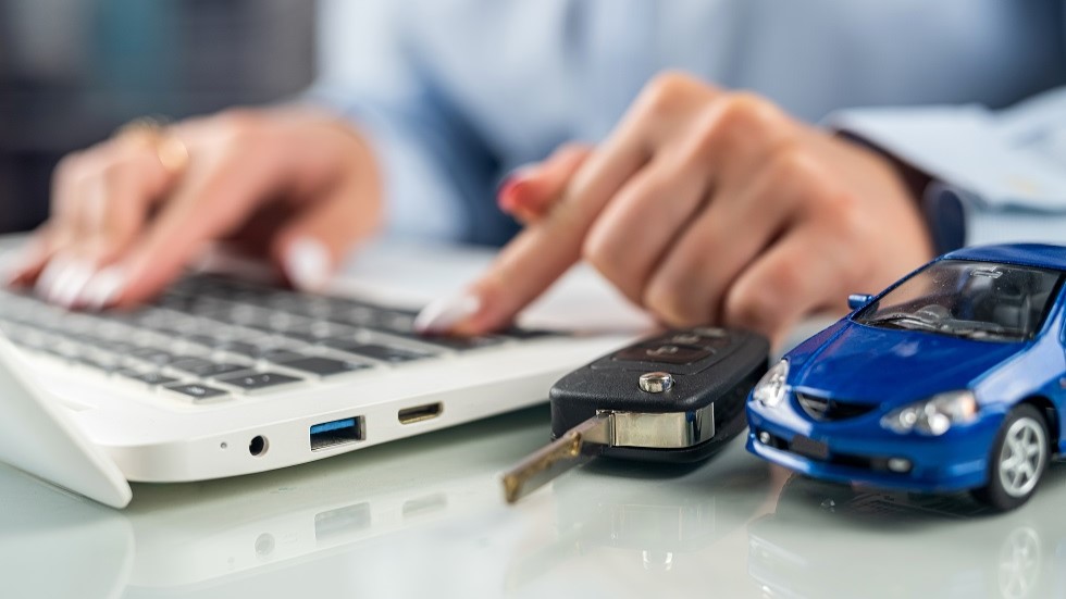 découvrez si vous devez continuer à payer votre assurance auto lorsque votre véhicule est immobilisé et quelles sont les options possibles pour réduire vos coûts.