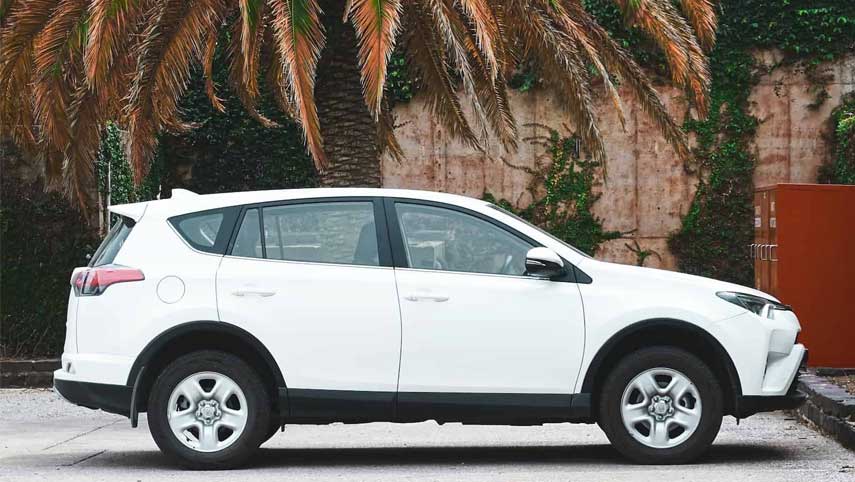 découvrez comment assurer efficacement votre voiture neuve en cas de vol ou de dommages, et comprenez l'impact du malus sur votre assurance auto.