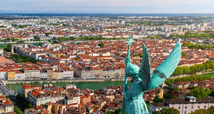 découvrez pourquoi lyon est l'une des zones les plus chères pour l'assurance auto et comment optimiser votre contrat pour économiser sur votre prime.