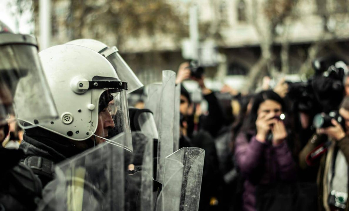 découvrez les nouvelles mesures prévues pour 2026 avec une augmentation du smic et un contrôle technique automobile renforcé, impactant salariés et conducteurs.