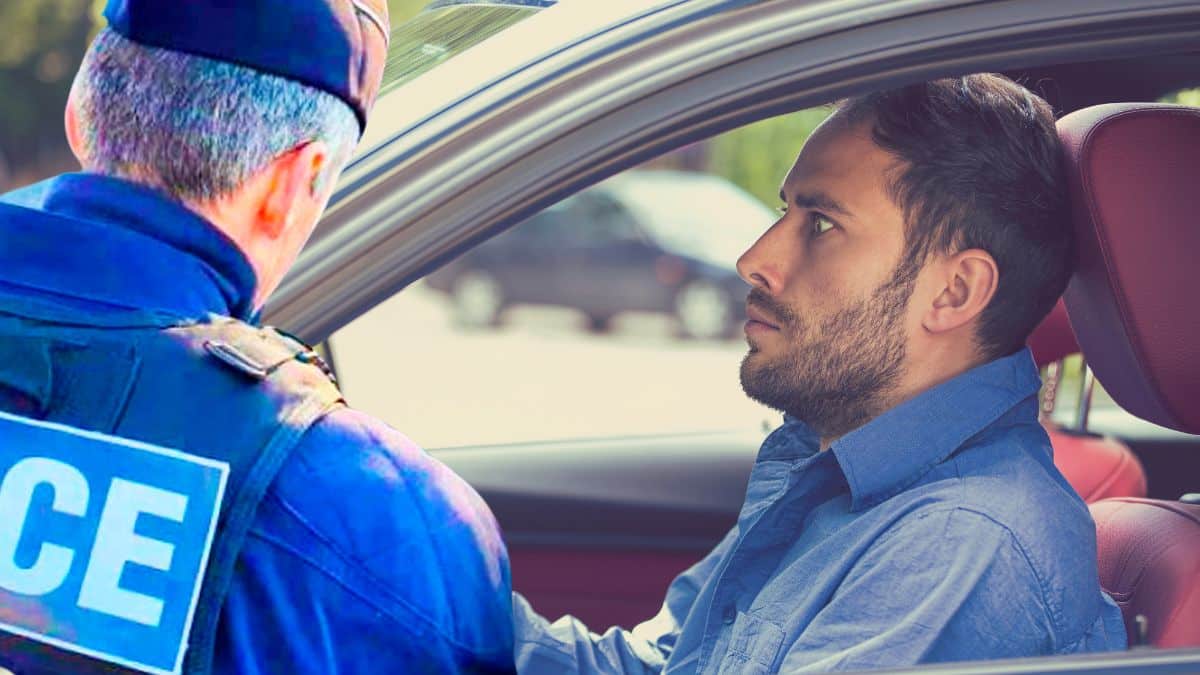 découvrez quel document d'assurance auto conserver impérativement dans votre véhicule pour éviter toute amende et circuler en toute tranquillité.