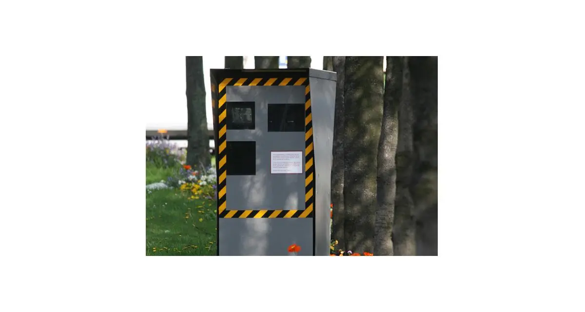 découvrez tout sur les radars et le contrôle d'assurance auto : comment ils fonctionnent, leurs enjeux et conseils pour être en règle sur la route.