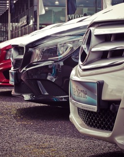 découvrez les 8 pièges à éviter absolument lors de l'achat d'une voiture neuve en ligne pour faire un choix éclairé et sécurisé.