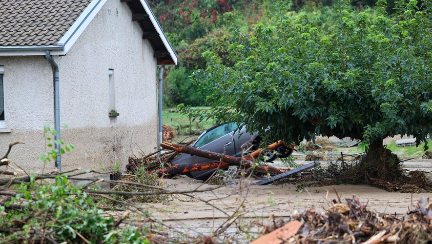 inondation : que faire lorsque votre voiture est emportée et que l'assurance refuse de couvrir les dégâts ? découvrez vos droits et les démarches à suivre.