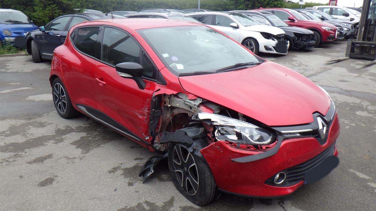 découvrez les risques liés aux voitures d'occasion souvent accidentées en france et apprenez à bien les identifier avant l'achat pour éviter les mauvaises surprises.