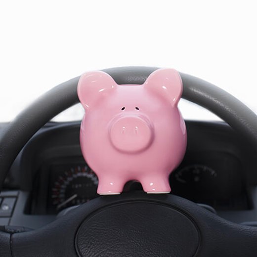 découvrez comment l'assurance auto représente un tiers du budget consacré à votre véhicule et apprenez à optimiser vos dépenses.